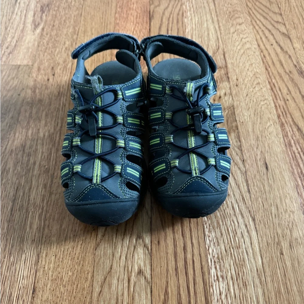 Kids Khombu  Closed Toe Sandals